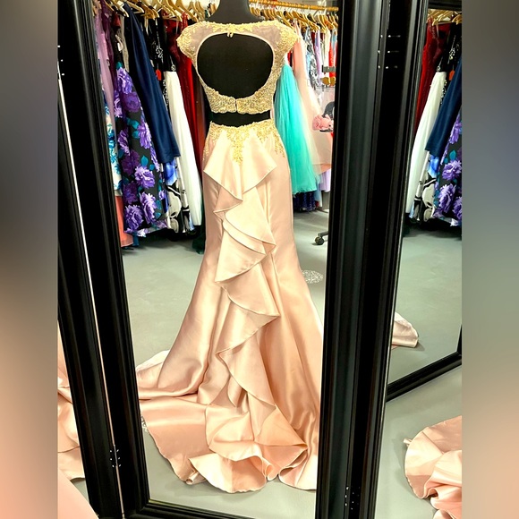 2pc dress with bustle - Picture 2 of 4